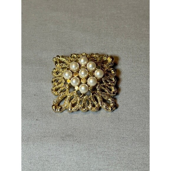 Vintage Gold Tone and Pearl Brooch - Picture 1 of 3